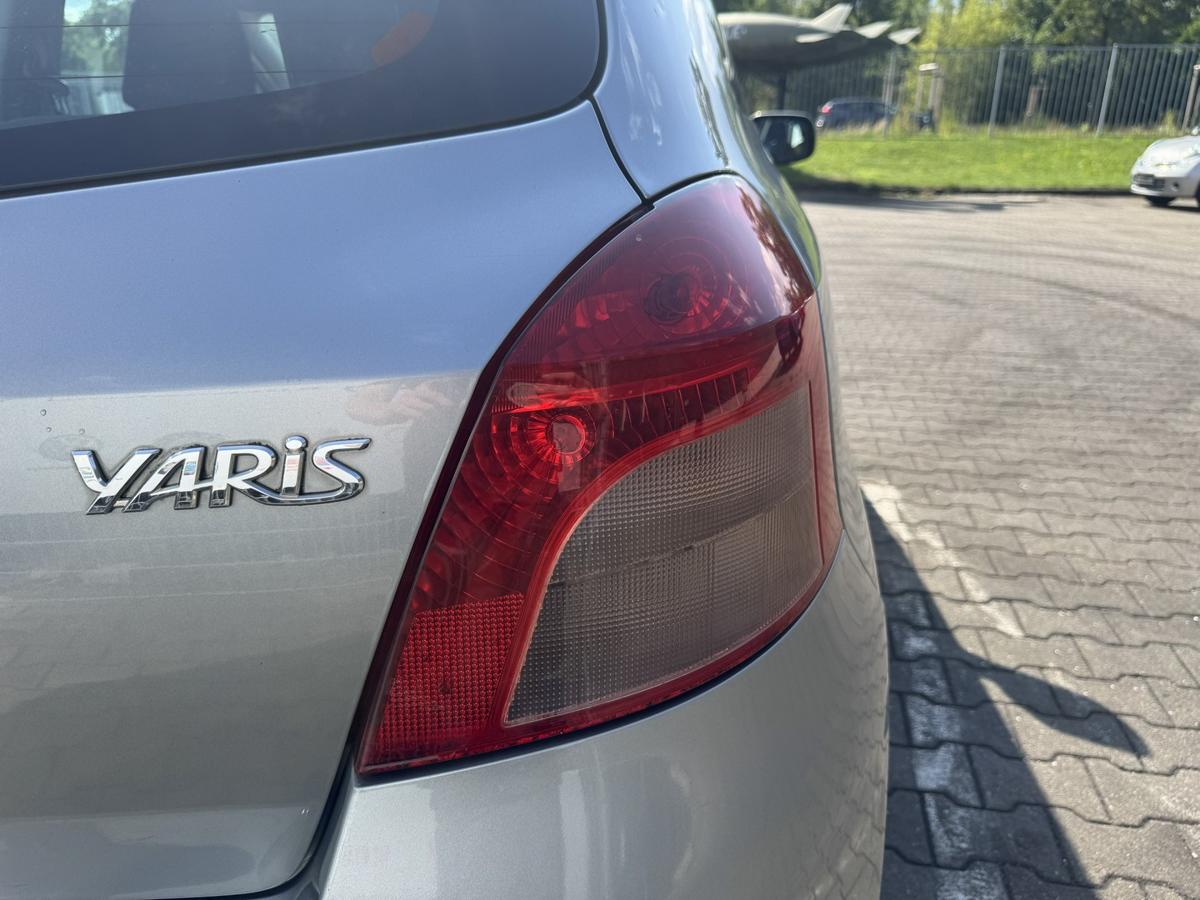 Toyota Yaris XP9 original R&uuml;cklicht R&uuml;ckleuchte Schlussleuchte rechts Bj.2009